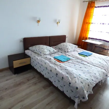гостинний двір Petros Hotel *