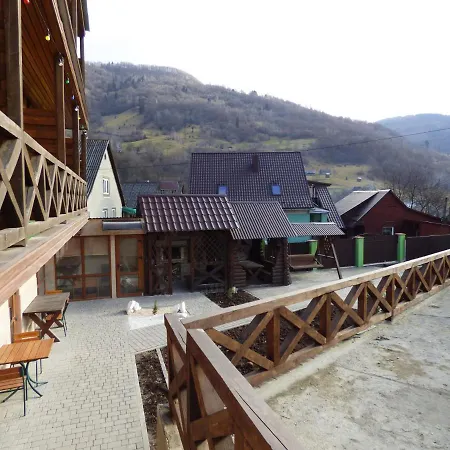 Hotel гостинний двір Petros Kvasy