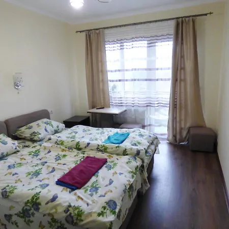 гостинний двір Petros Hotel *